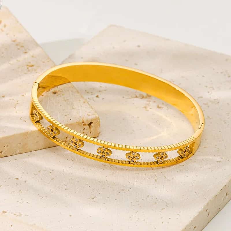 Stainless steel All in All White Clover bangle