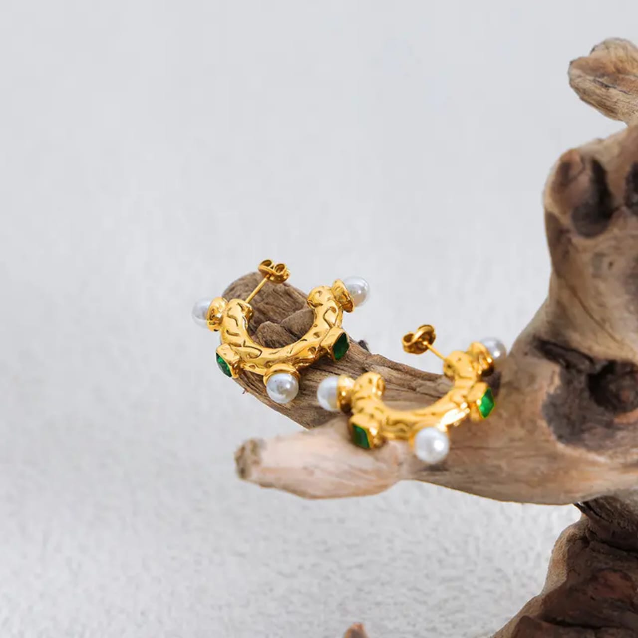 Pal's emerald Earrings