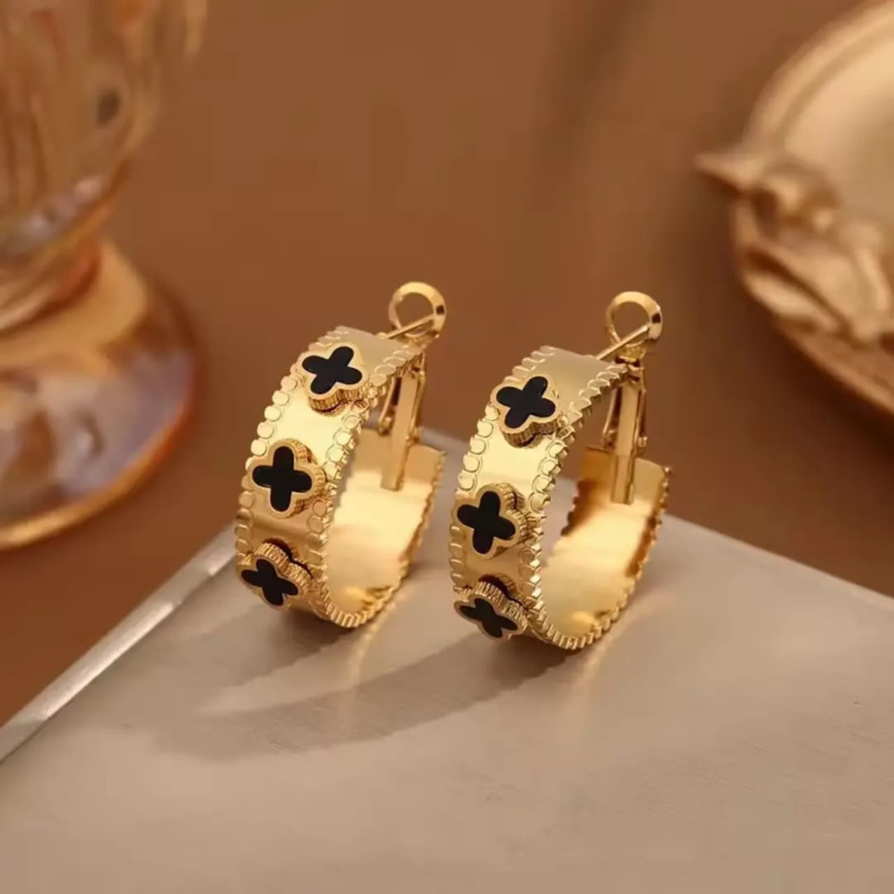 3 clover Black_White Earring