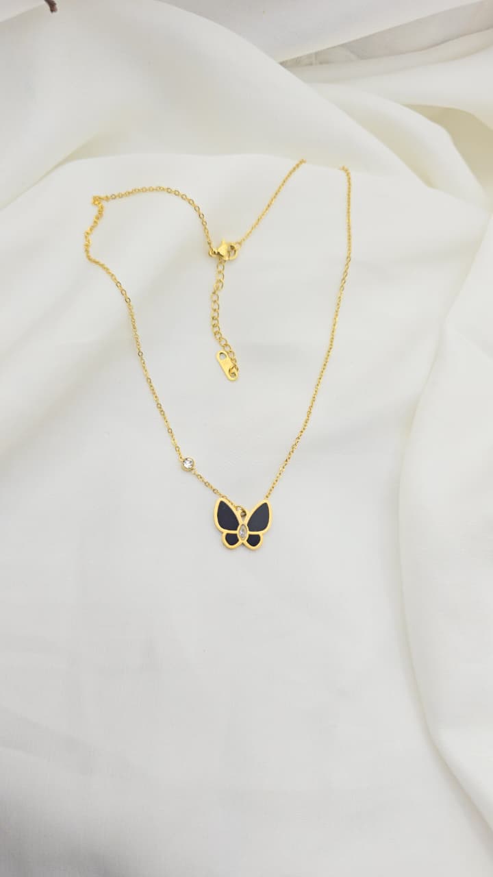 Butterfly necklace Black_white